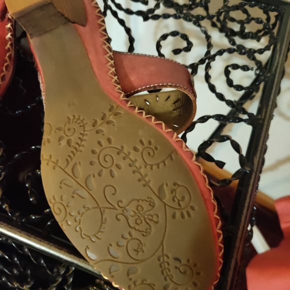 Sandals - Picture 2 of 6